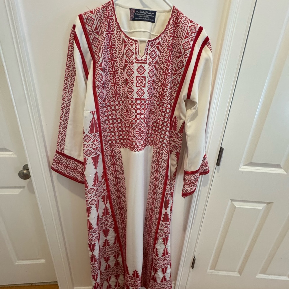 Red and White Embroidered Thobe